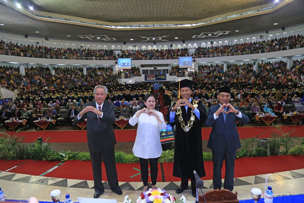   Perhelatan wisuda Universitas Muhammadiyah Malang (UMM) ke - 88 (12/5) di UMM Dome dihadiri oleh